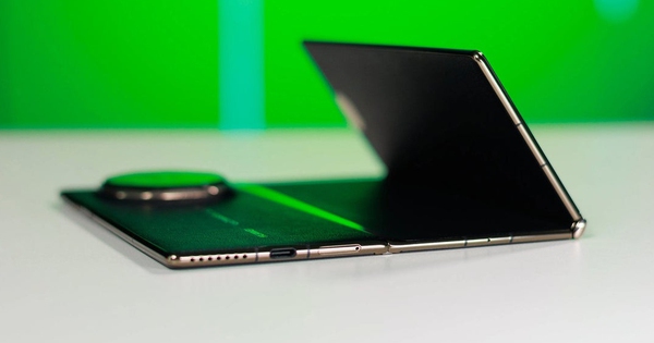 Samsung hướng đến smartphone gập bốn
